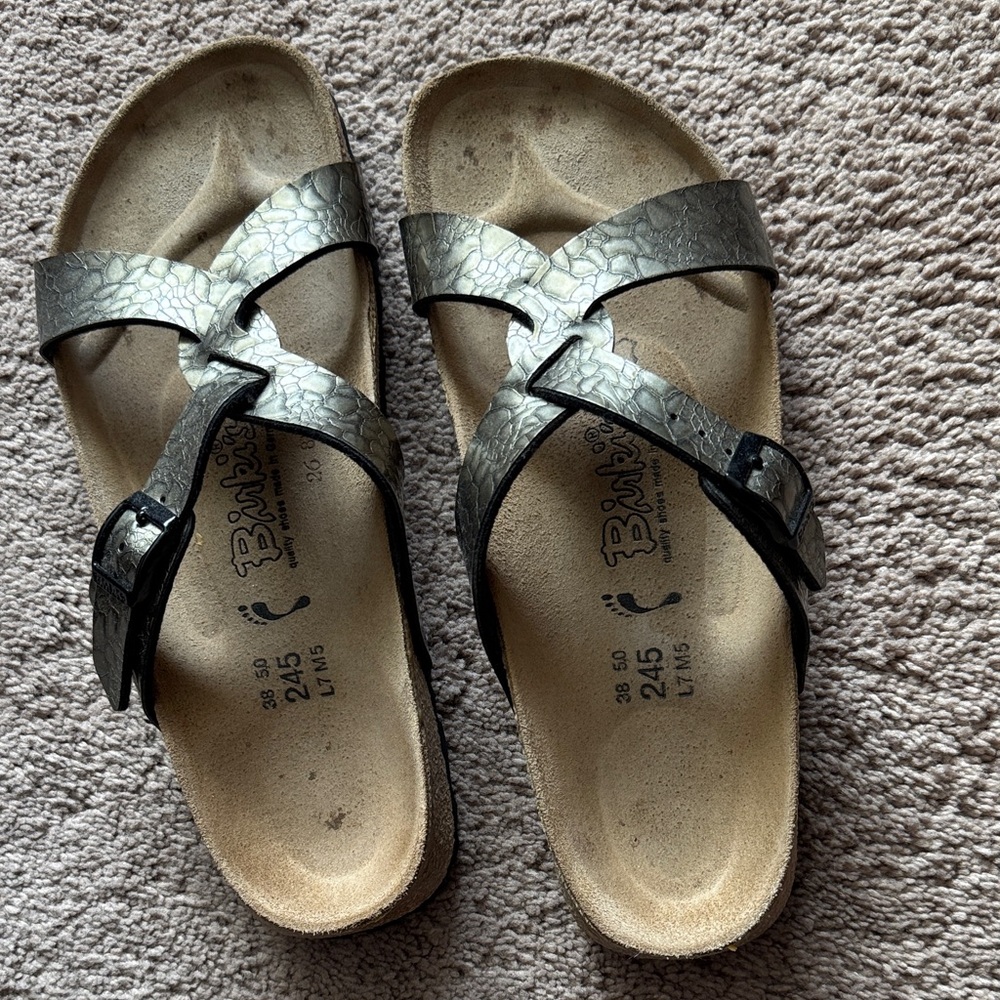 Birkenstock Birkis Metallic Bronze Crossover Straps. Snakeskin look. Size 38